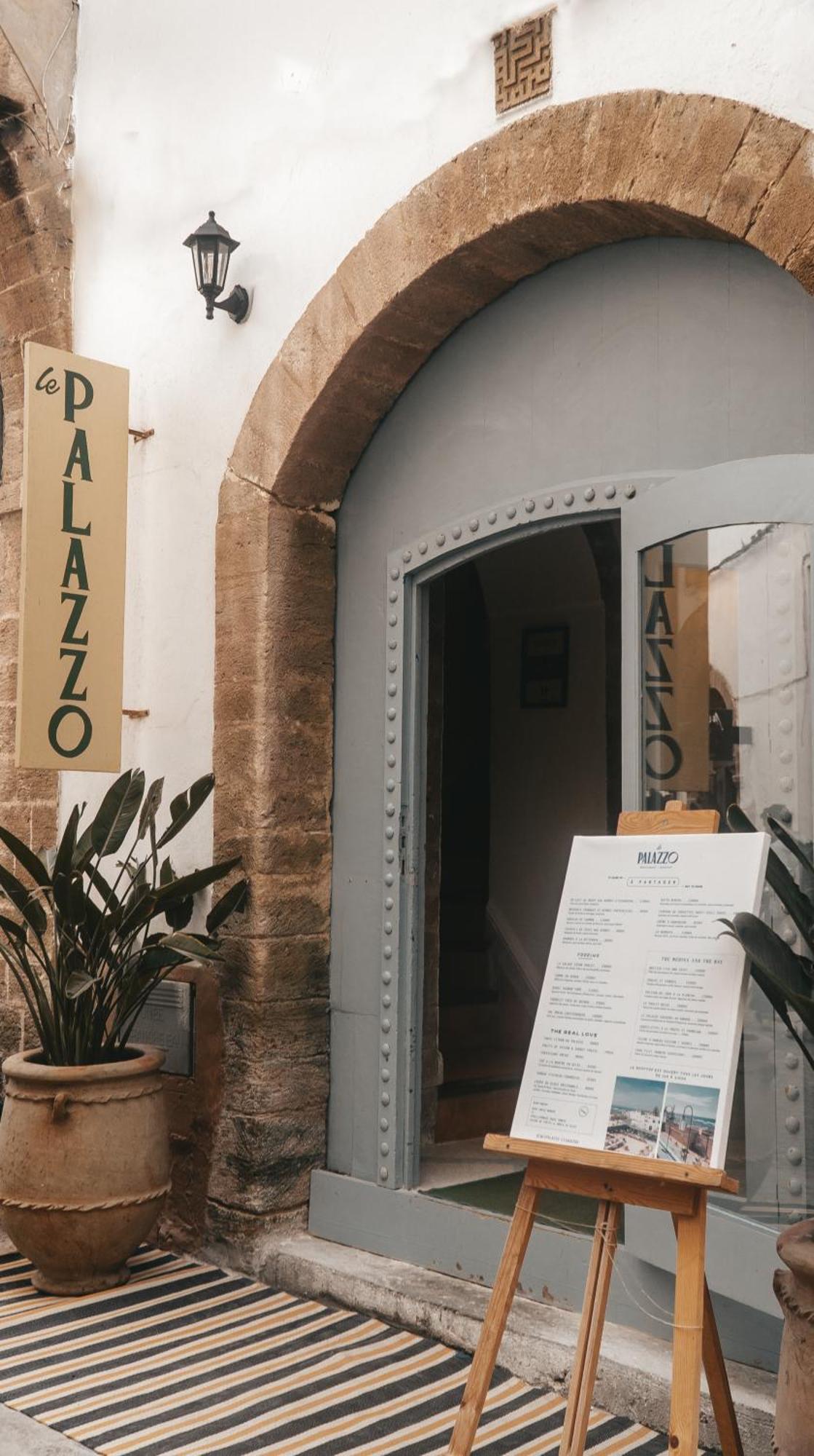 Отель Le Palazzo Эс-Сувейра Экстерьер фото